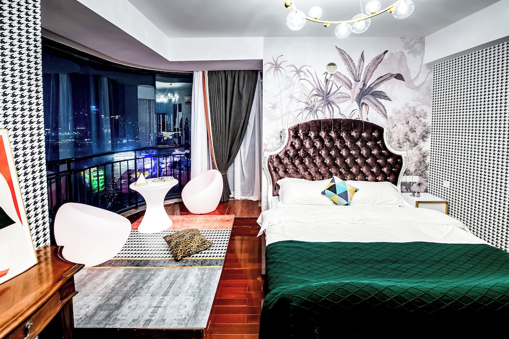Baihong Riverview Drone Show Apartment