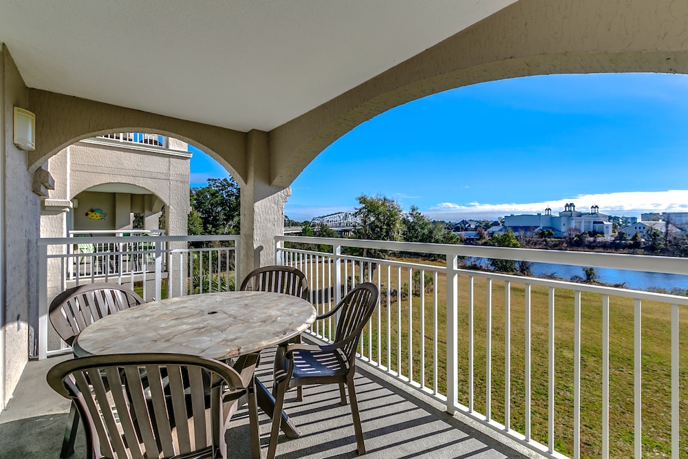 Yacht Club at Barefoot Resort by Condo-World