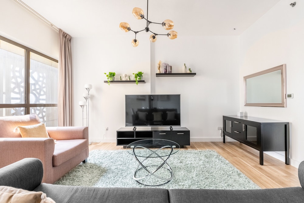 Luxe Marina View Retreat - 2BDRM