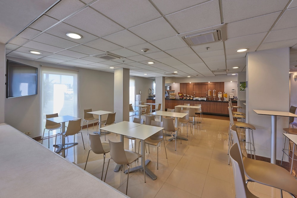 Reynosa Vacations - City Express by Marriott Reynosa - Property Image 9