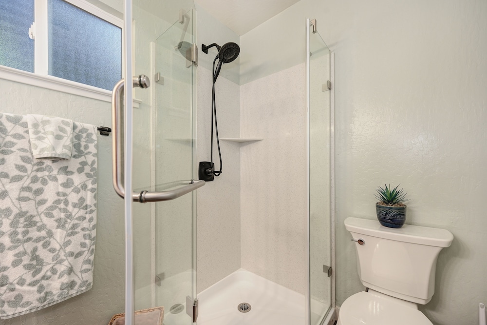 Family-friendly Getaway Near Slide Hill Park 3 Bedroom Home by RedAwning - Property Image 20