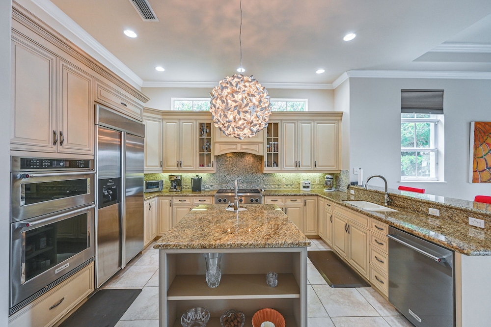 Luxe Bonita Springs Home < 2 Mi to Beach!