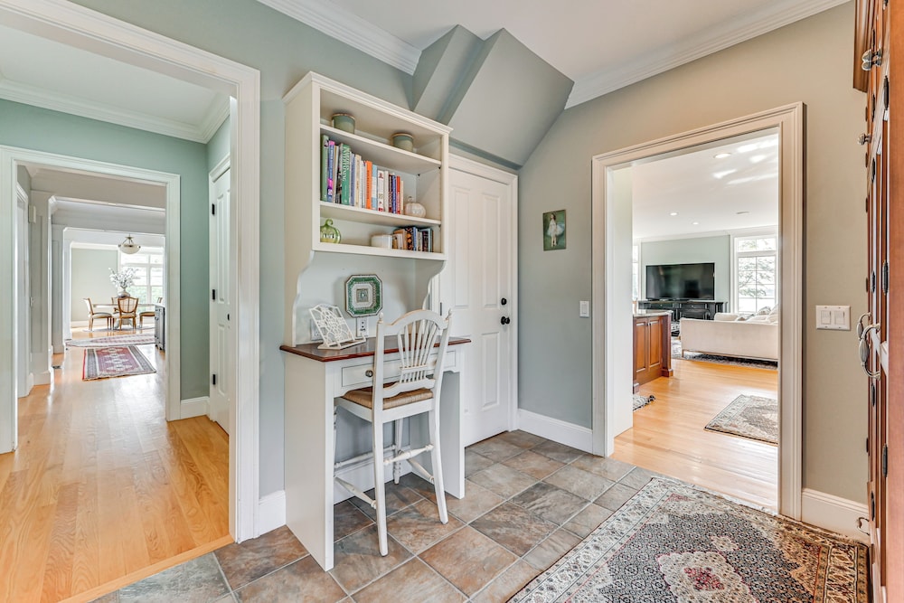 Groton Home < 1 Mi to Beach on Long Island Sound!