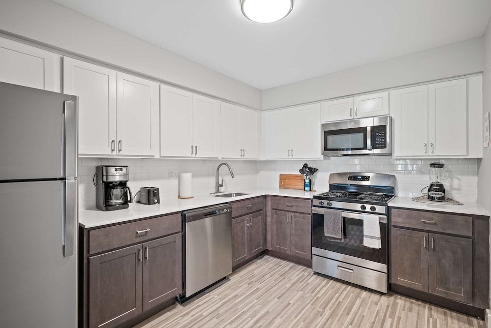 2-bedroom Spacious Stay