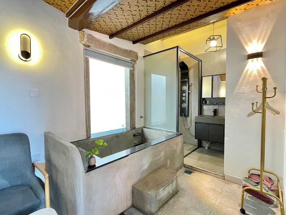 Serenity Courtyard Hotel