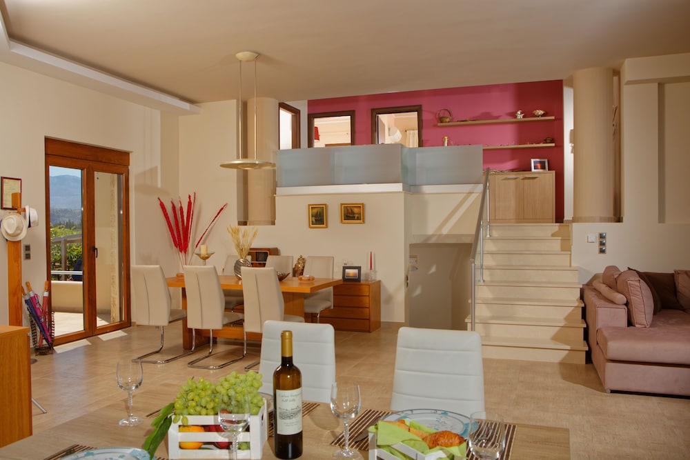 Cretan Vineyard Hill Villa Private Pool, Panoramic View, Beautiful Vineyard
