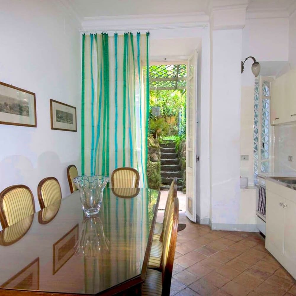 Rome With a Garden Delightful 1 Bedroom Apartment With Private Garden in Historic Trastevere