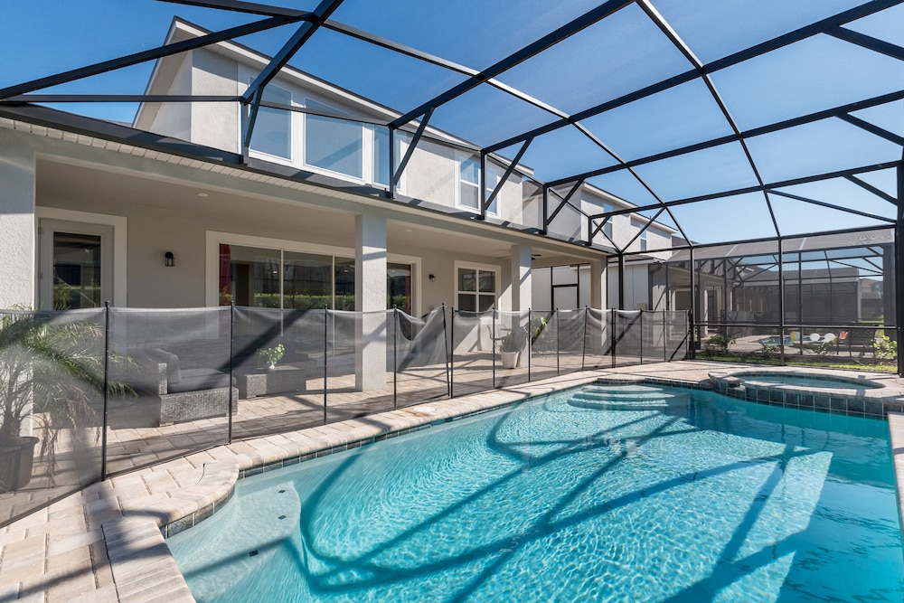 Edgy and Modern 7 Bed 5 Ba Villa Pool & Spa 1800saw - Image 4