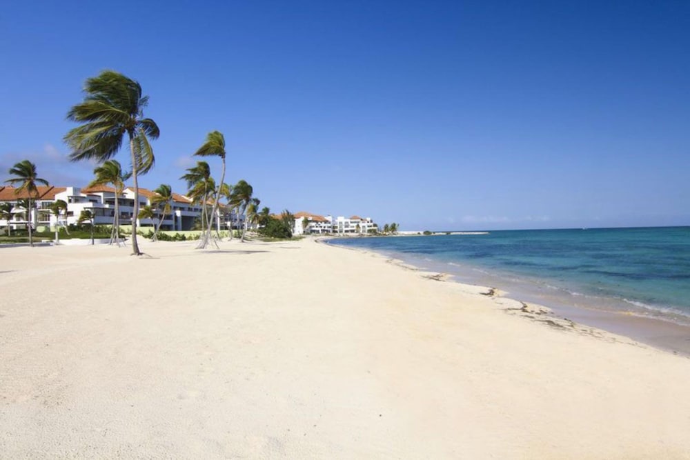 Apt With 2BR and Beach Access in Punta Palmera