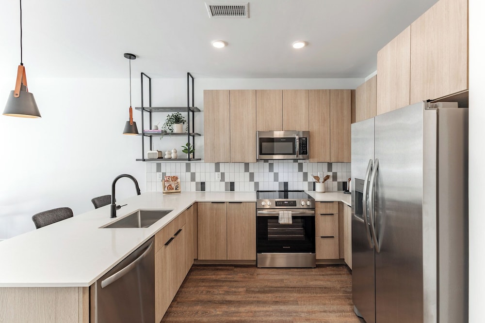 Anthem House Huntsville MidCity, powered by Placemakr