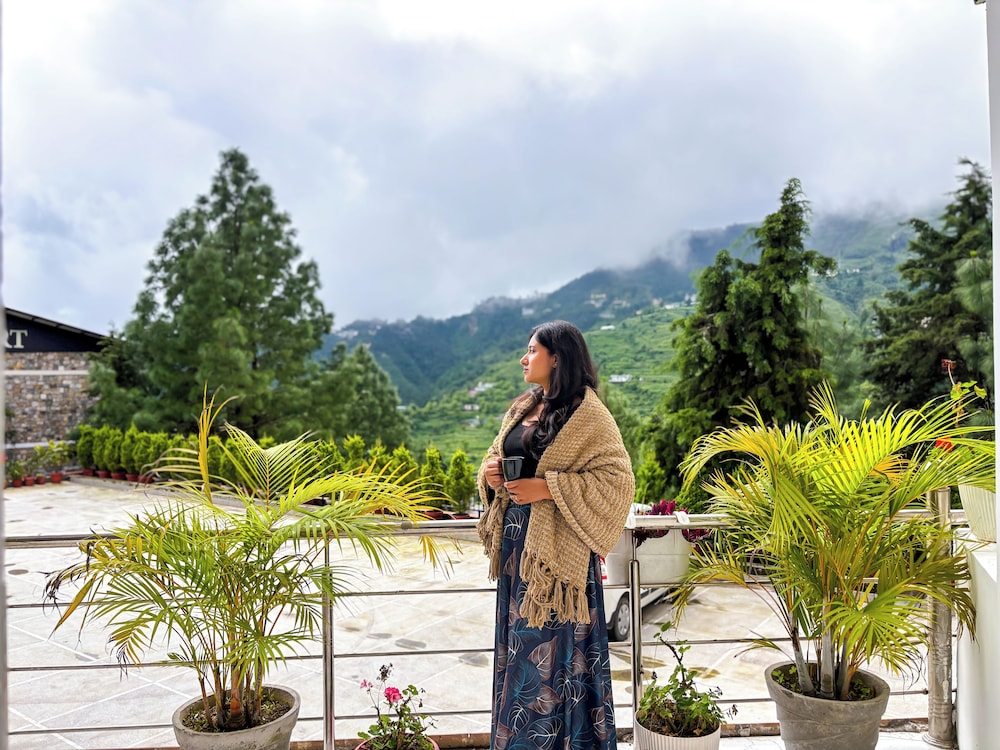 Hotel Shiva Lake - Near Mussoorie Lake
