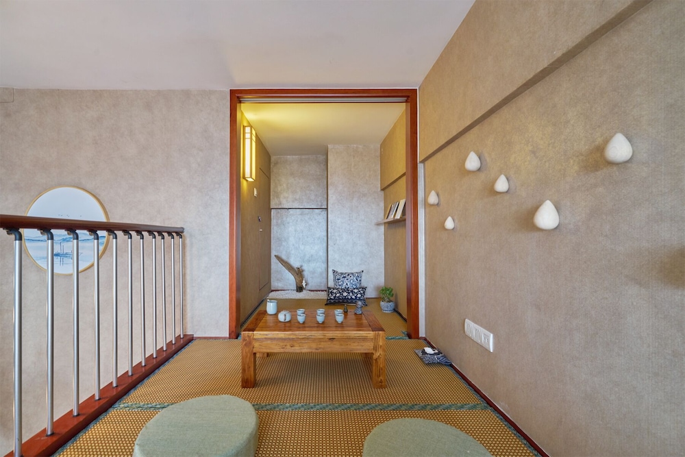 Summer Flower Apartment