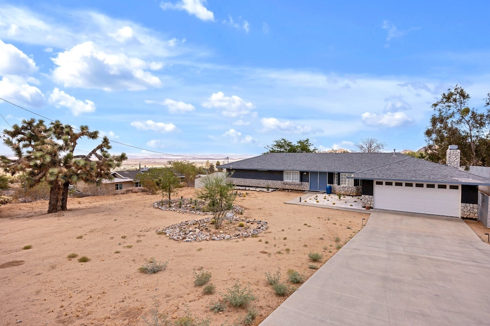 Casa Cosmic - Hot Tub & Fire Pit 3 Bedroom Home