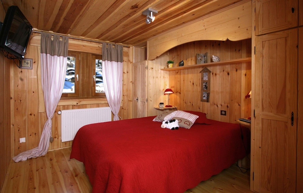 Chalet With a Fireplace at 500m From ski Lift