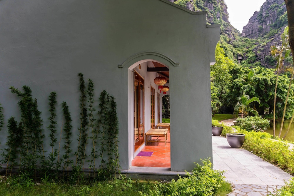 Mua Caves Ecolodge