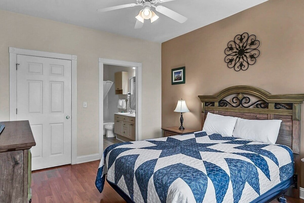 Magnolia Point Magnolia Lake 4817-303 2 Bedroom Condo