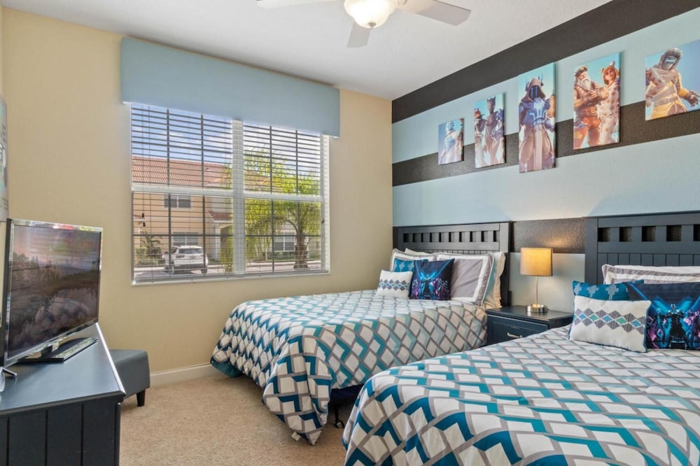 Spacious Vacation Home With Pool Jacuzzi Near Disney view 5