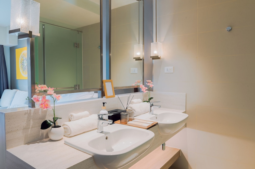 Hotel Residences at Acqua