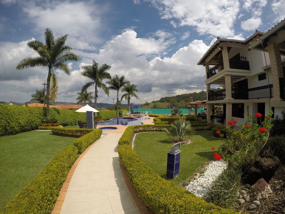 Mansion del Lago Calima - Property Image 1