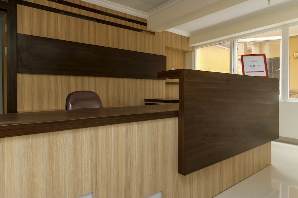 RedDoorz Plus near Palembang Square Mall