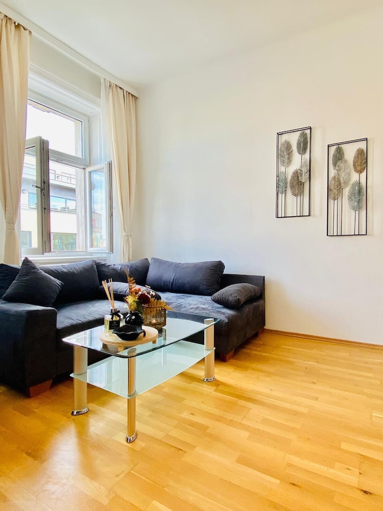Bright 2BR Apartment Near Westbahnhof