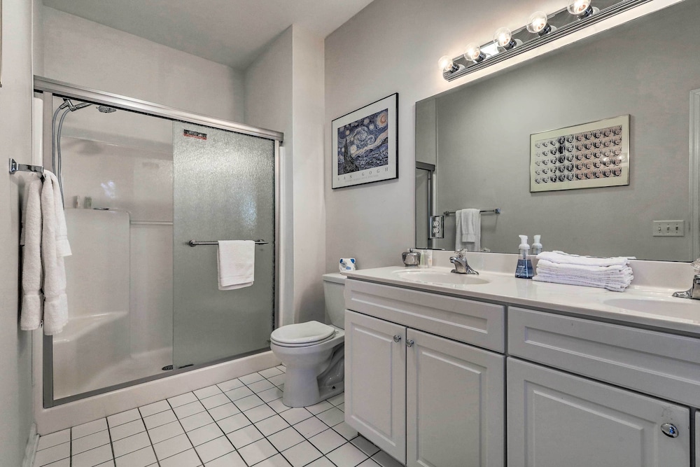 2 Mi to Ocean: Rehoboth Beach Townhome w/ Grill!