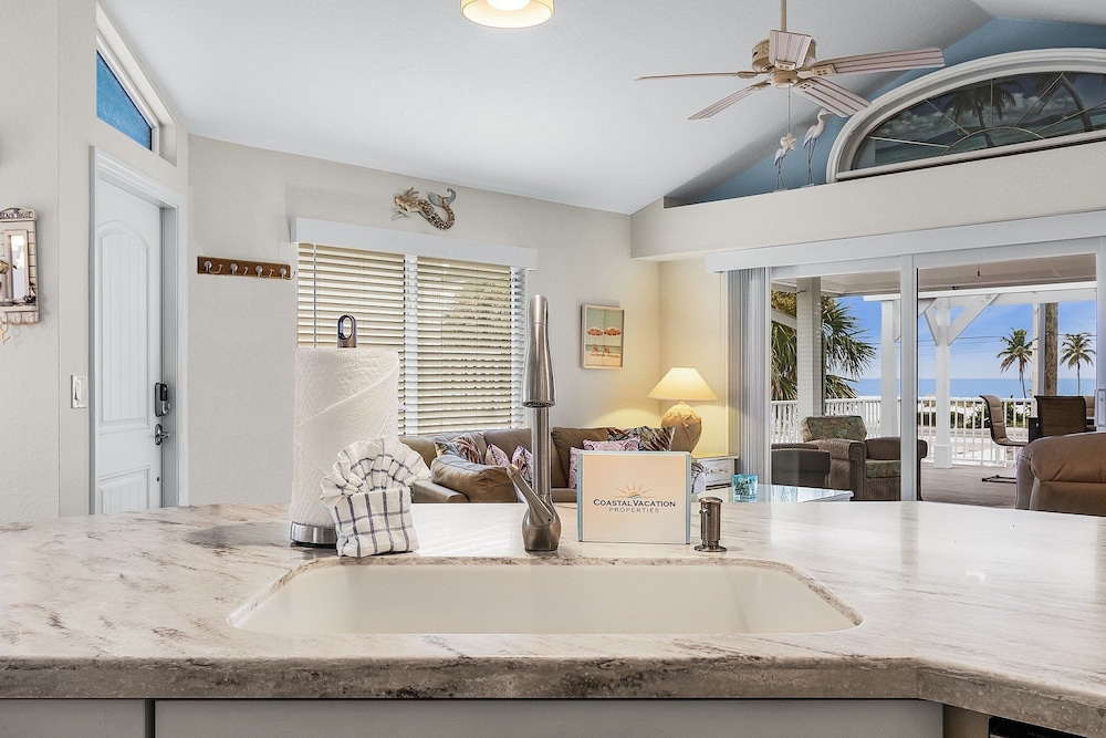 5550 Palmetto Paradise: 3br W/ Gulf Views, Heated Pool 3 Bedroom Home