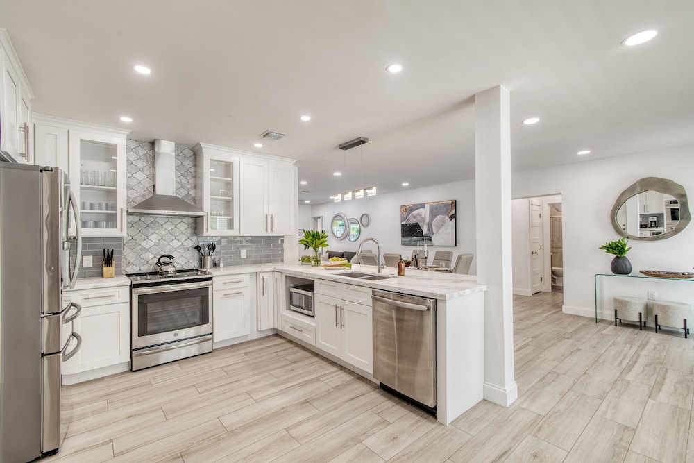 Turtle Nest by Avantstay Near Downtown Beaches - Chic FL Escape