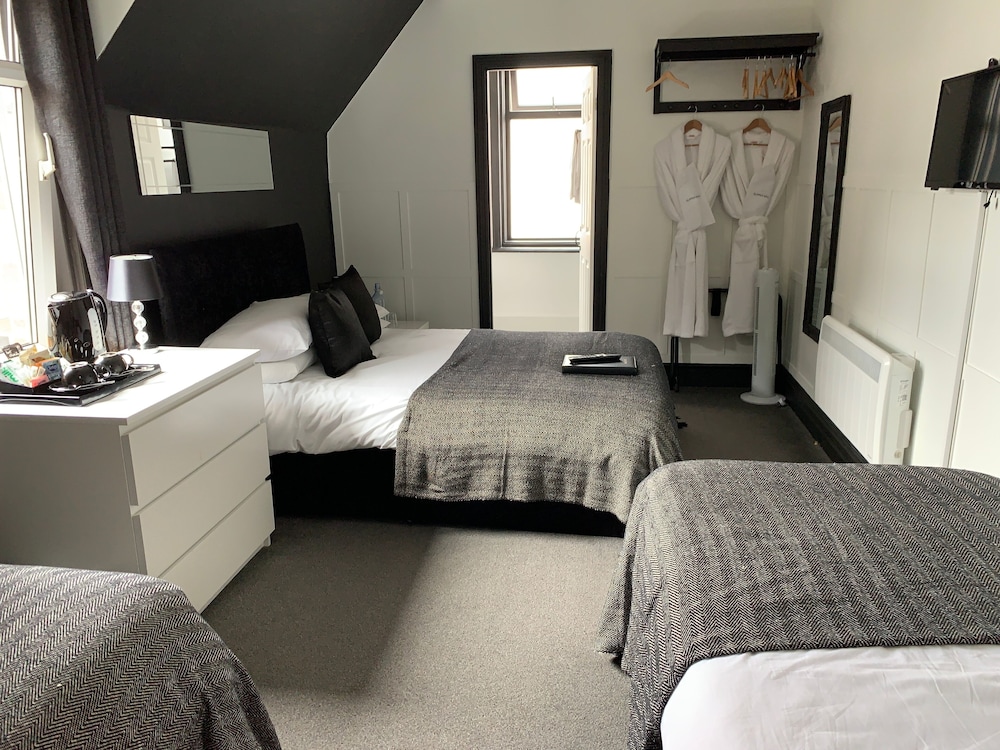 South Shields Vacations - Kingsmere Guest House - Property Image 5