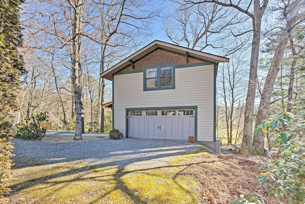 Cozy Black Mountain Escape: Walk to Golf & Lake! view 4