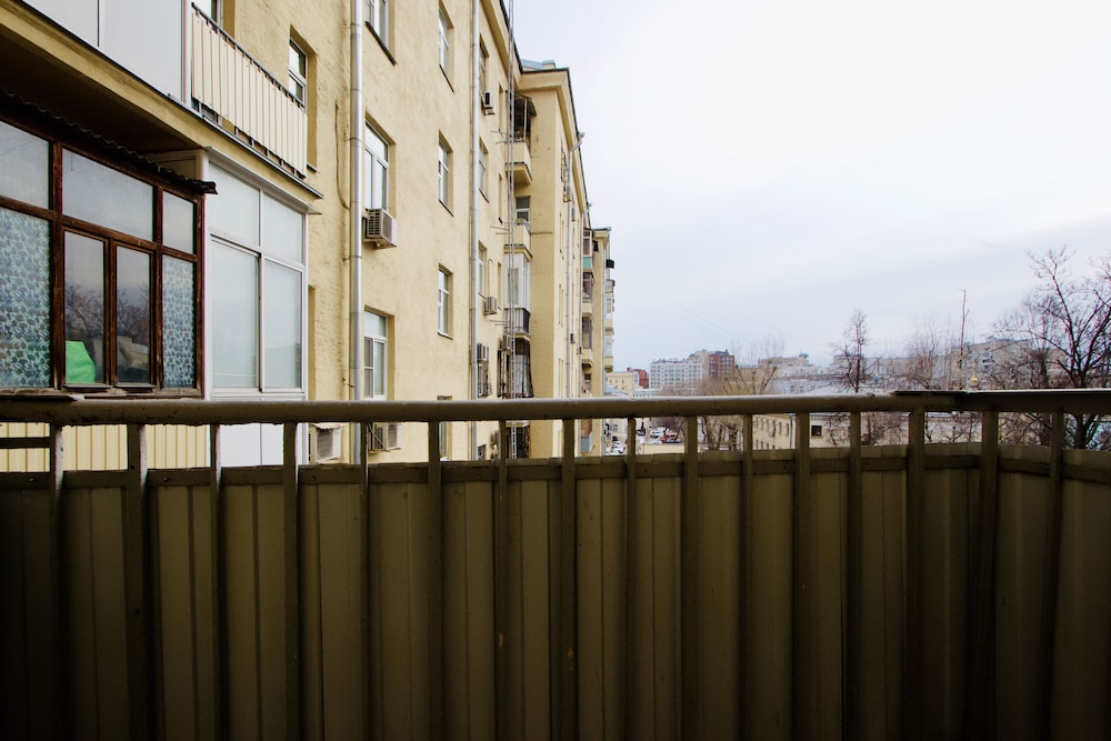 LUXKV Apartment on Zemlyanoy Val 52