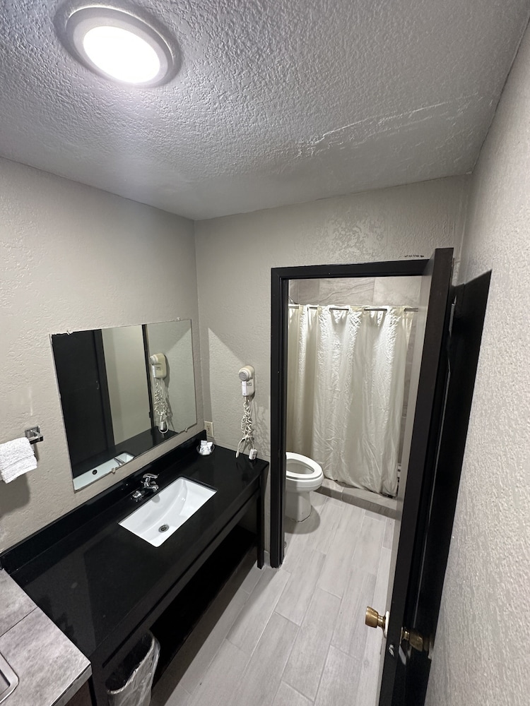 Village Inn Cotulla