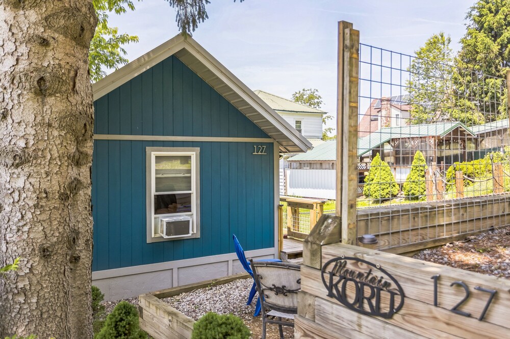 Mountain Koru Near Trails & Town 2 Bedroom Cabin