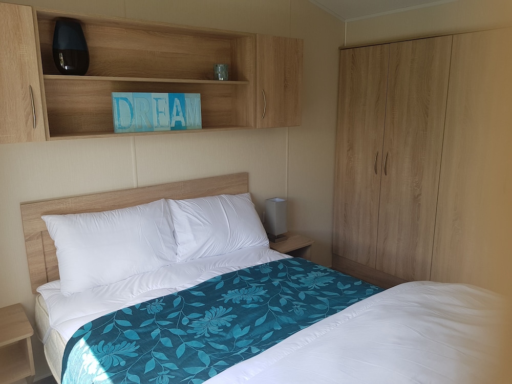 Stunning 6 Birth Caravan in Skegness, Herons Mead view 2
