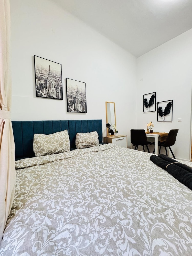 5BR Apt 10min to Matzleinsdorfer
