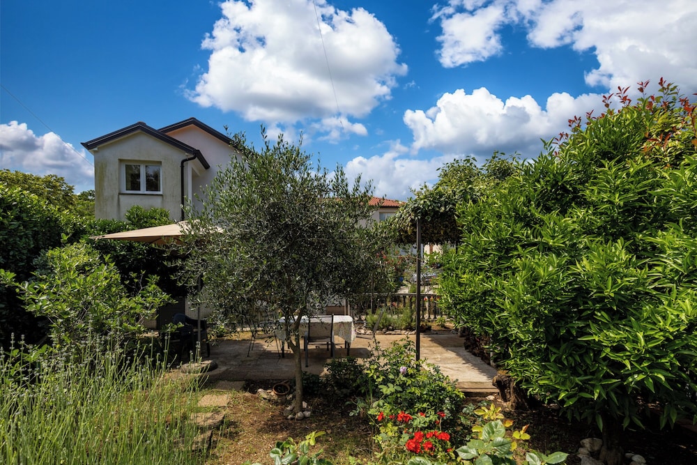 Quiet Garden Apartment Kostrena
