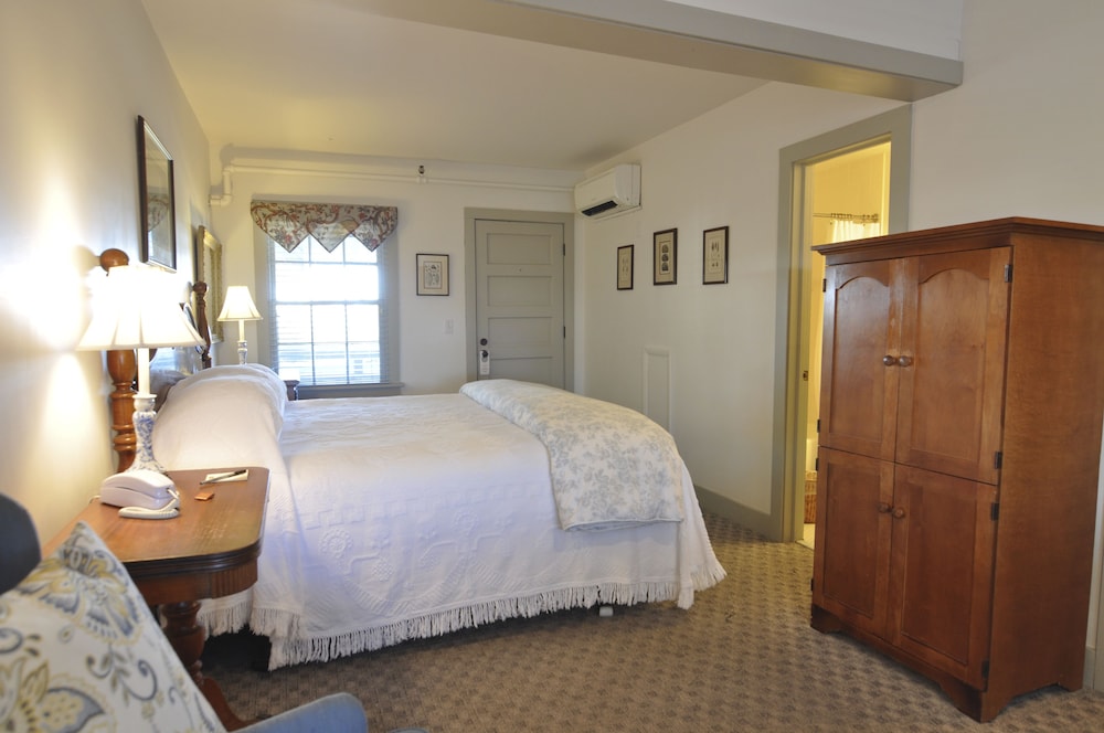 The First Colony Inn