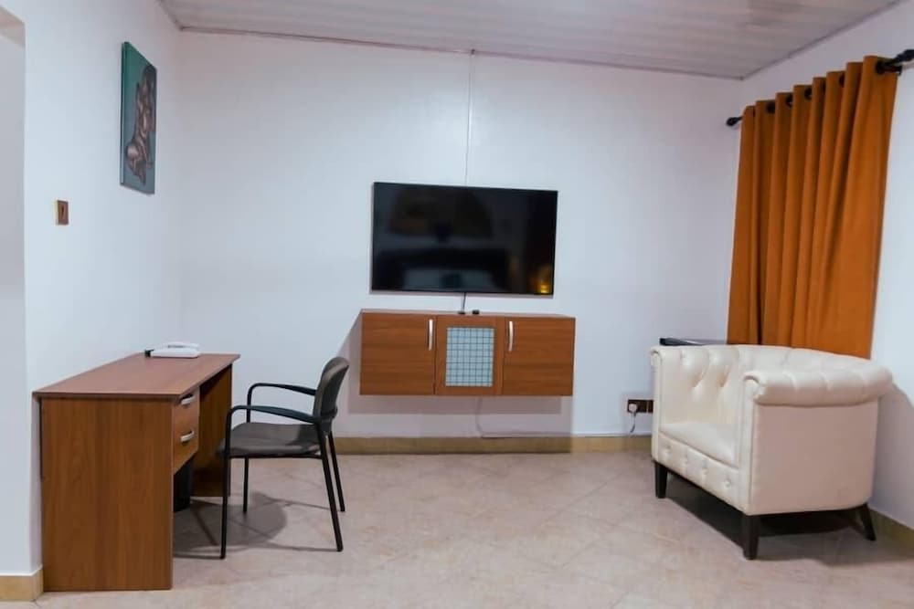 Ampric GuestHouse and Lounge view 5