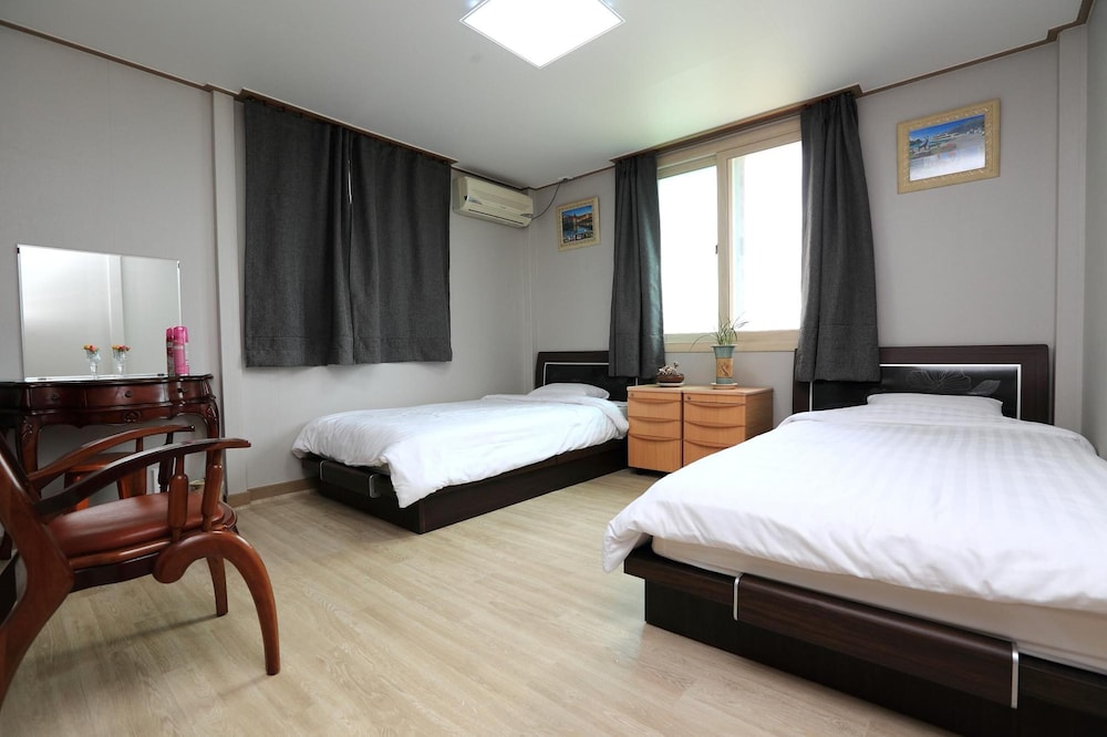 Jeju Ophirhouse Pension view 2