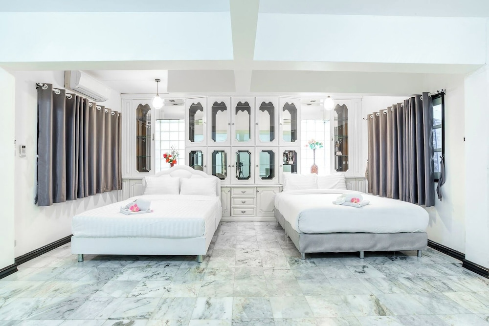Jomtien 5BR Beach Pool Villa JB5