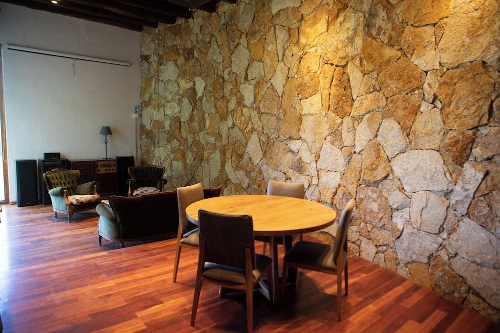 Stone Tiny Houses Malbec Zone