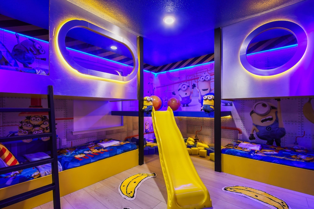 Ultimate Family Fun Retreat 10-bedroom Luxury Home