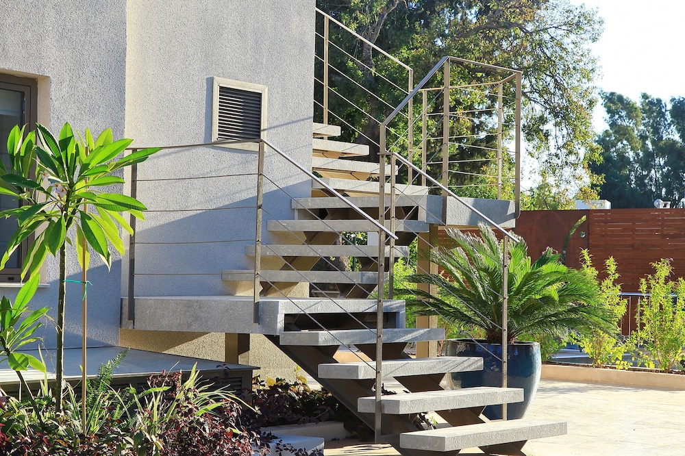 Ara Residences