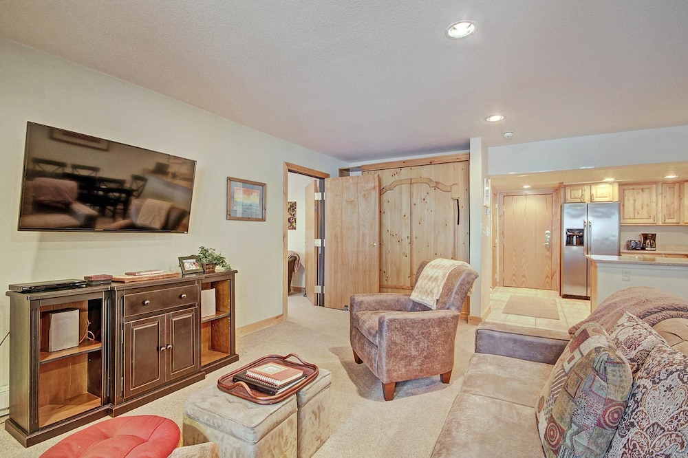 CM244S Copper Mtn Inn by RedAwning