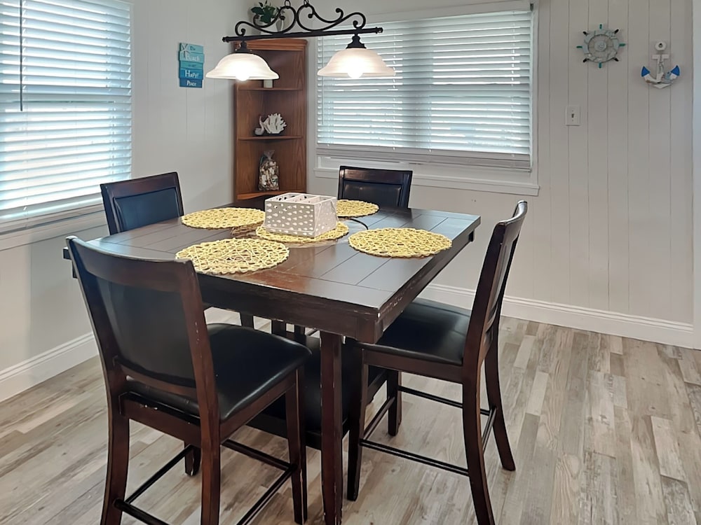 John Silver Cottage by Ryson Vacation Rentals