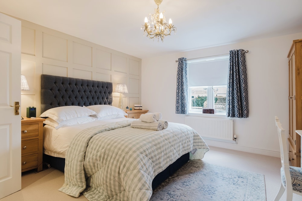Stylish Retreat with Garden in Tetbury