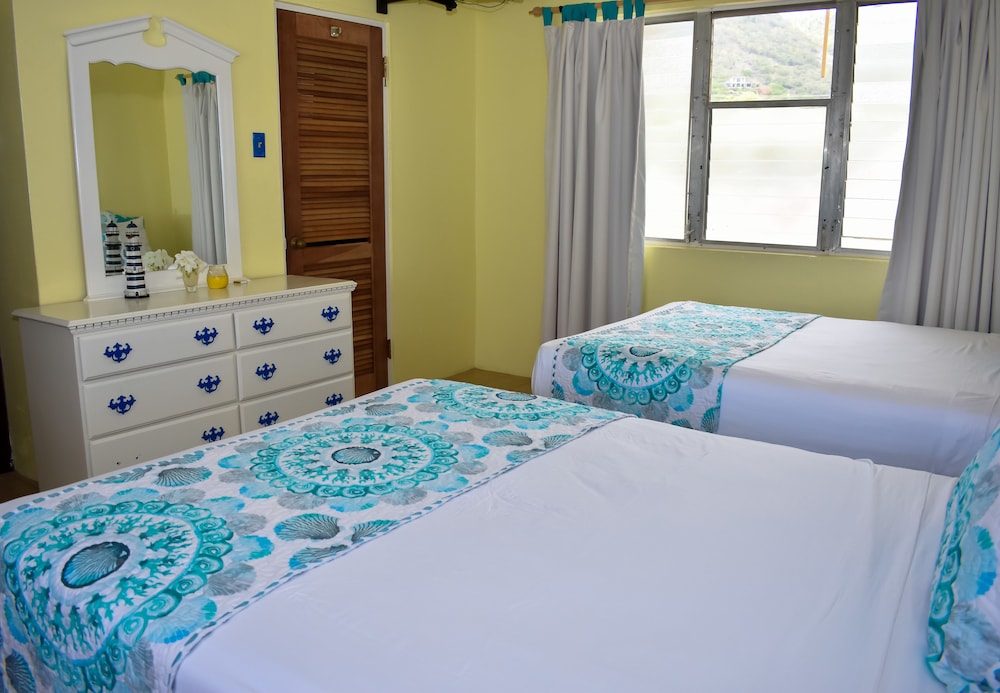 Catamaran Hotel Marina - Property Image 3