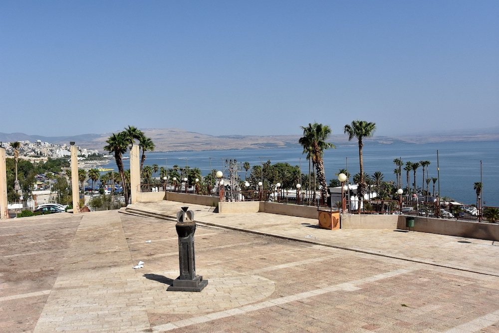 Family Vacation by Kinneret All Comforts