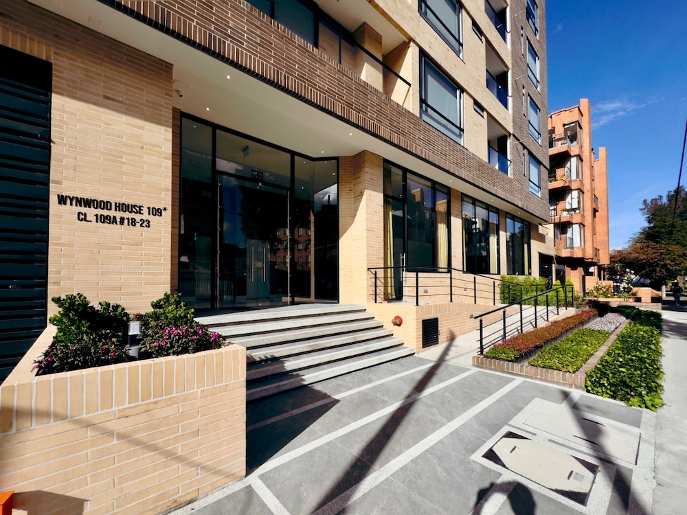 w Chic Loft w Balcony in Santa B Rbara