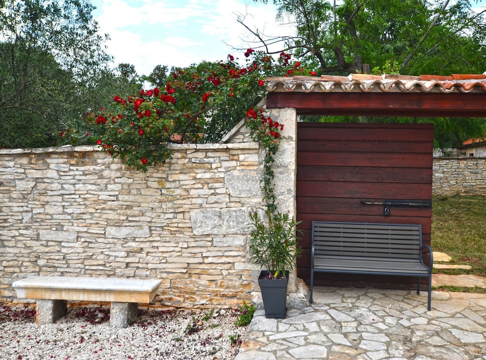 Tranquil Getaway With Shared Pool in Bale
